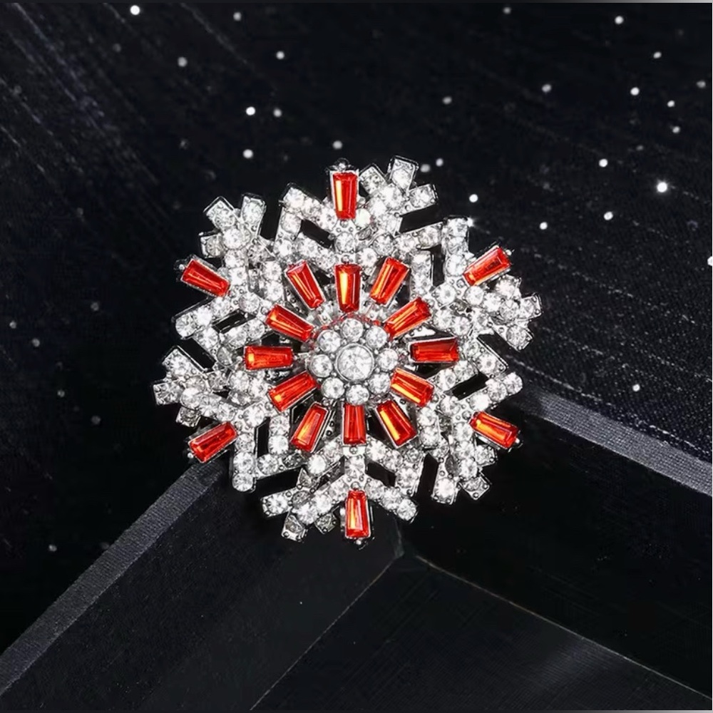 Rotating Snowflake Brooch Pin Modern New Gorgeous
